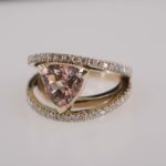 Ring aus Weißgold mit Morganit und Diamanten