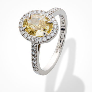Diamantring aus Weißgold mit fancy Diamant